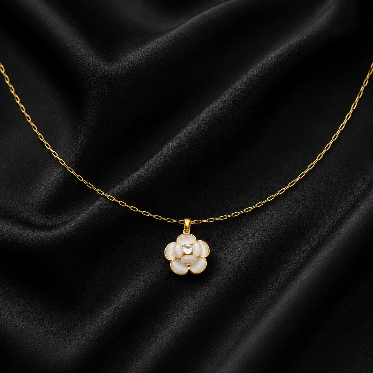 Swannah Daisy Bloom Necklace