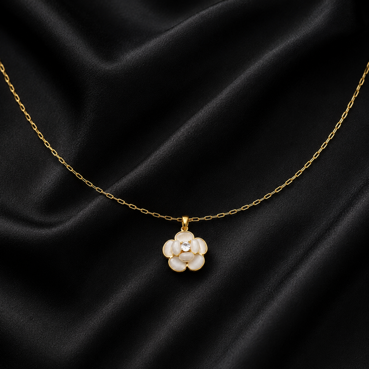 Swannah Daisy Bloom Necklace