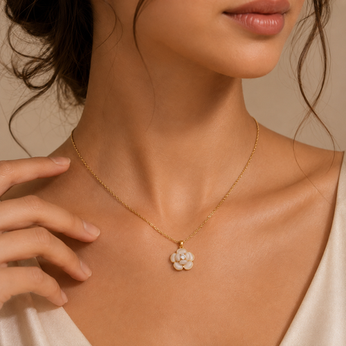 floral necklace swannah