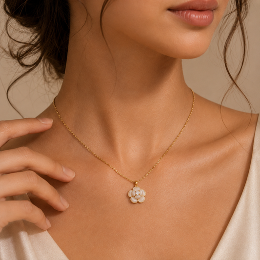 floral necklace swannah